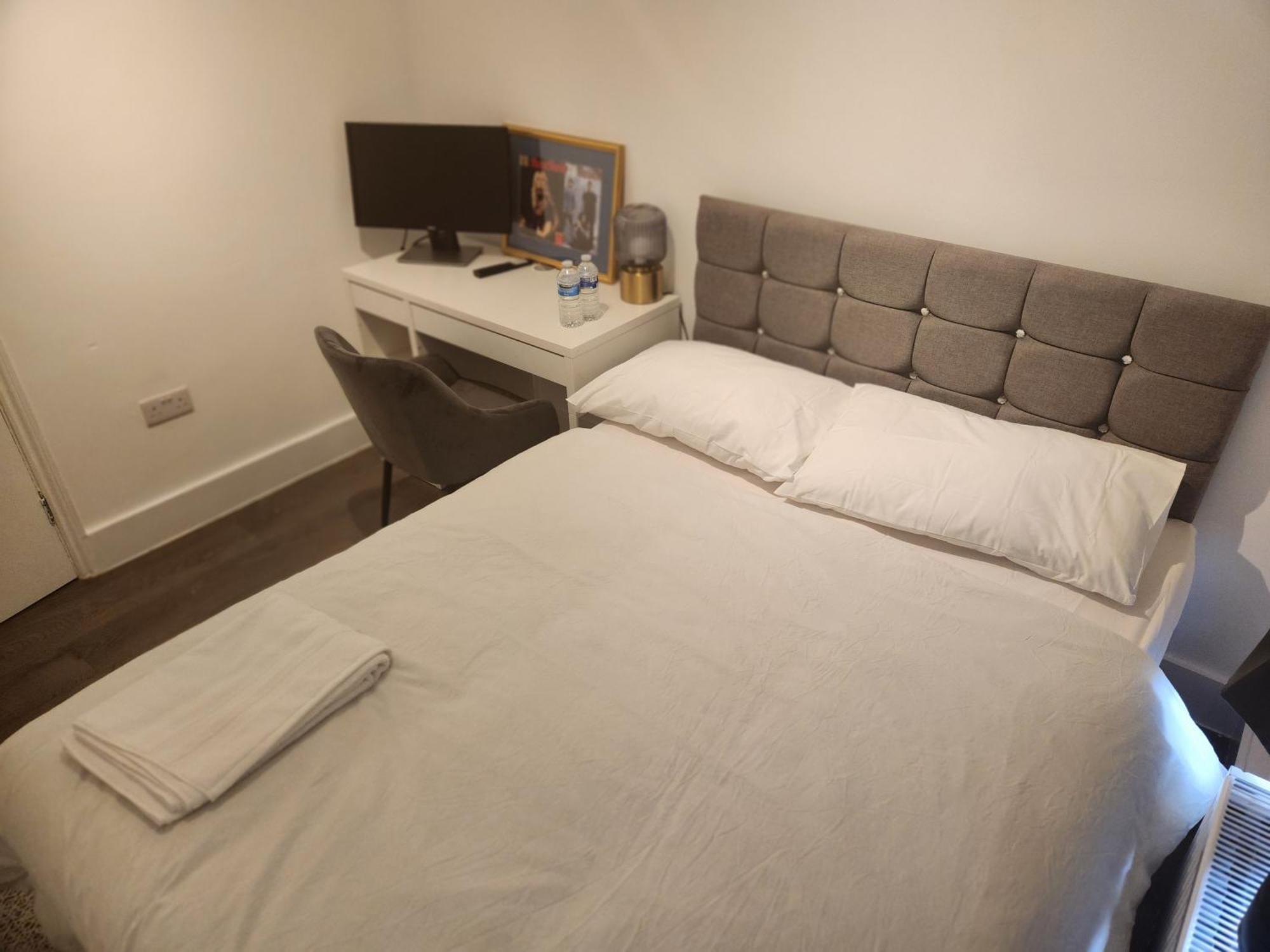 伦敦Flat With Work Station, Monitor, Smart Tv & Netflix公寓 外观 照片