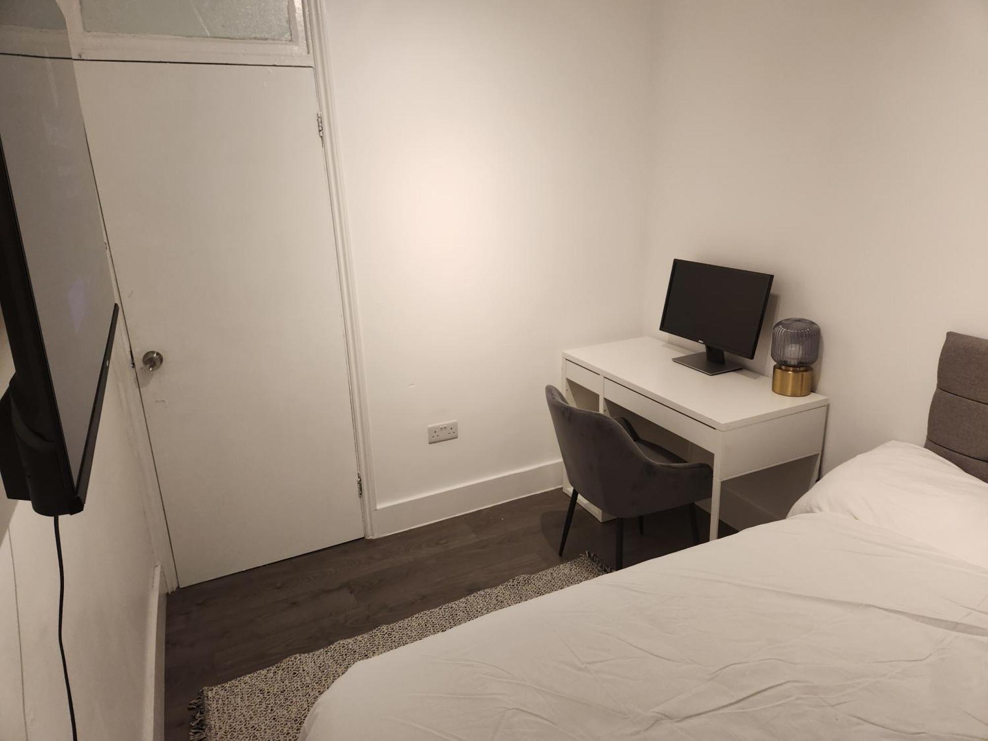 伦敦Flat With Work Station, Monitor, Smart Tv & Netflix公寓 外观 照片
