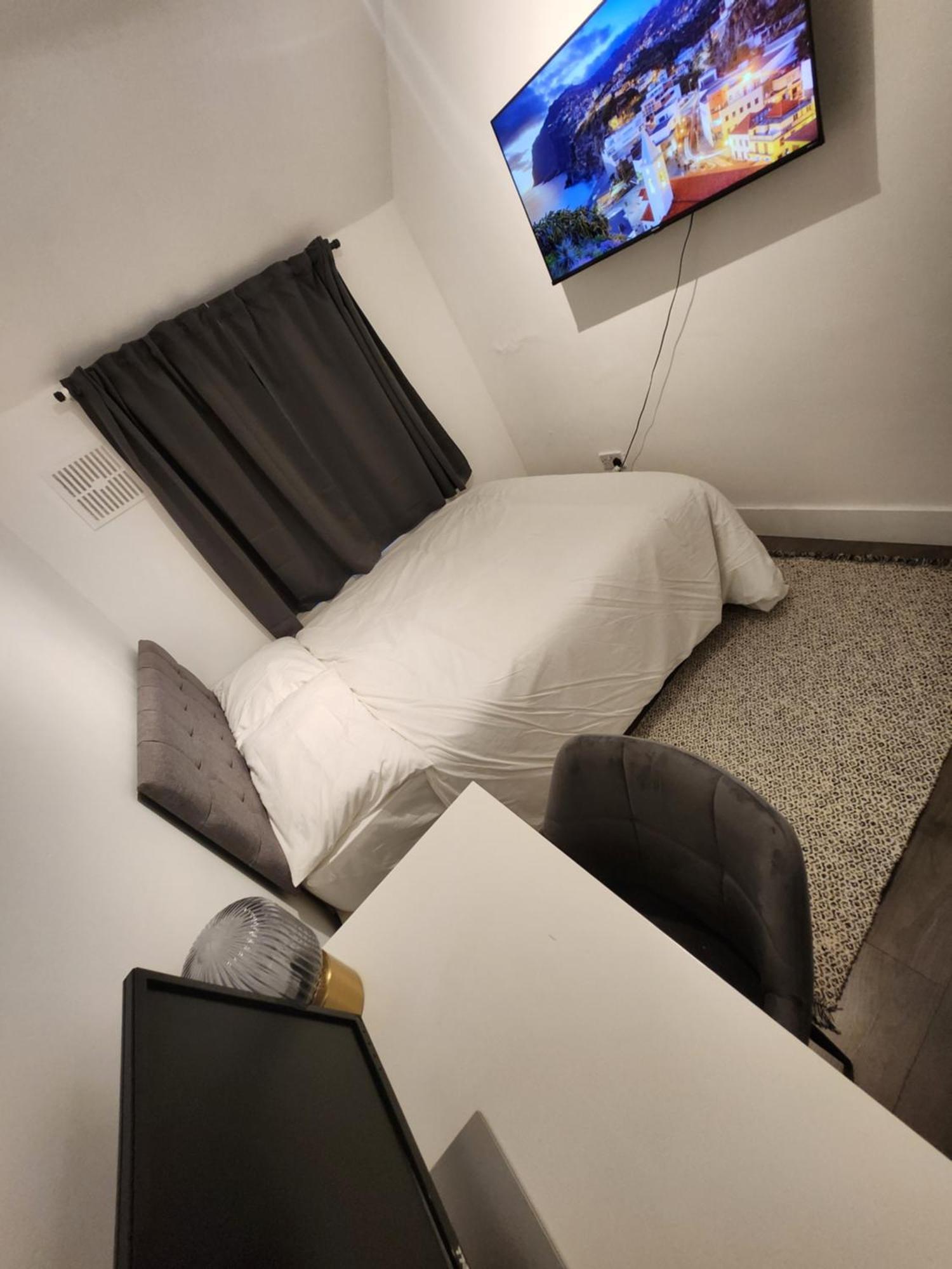 伦敦Flat With Work Station, Monitor, Smart Tv & Netflix公寓 外观 照片