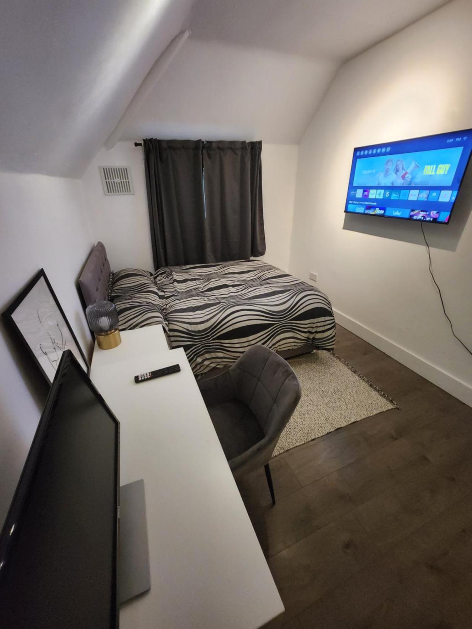 伦敦Flat With Work Station, Monitor, Smart Tv & Netflix公寓 外观 照片