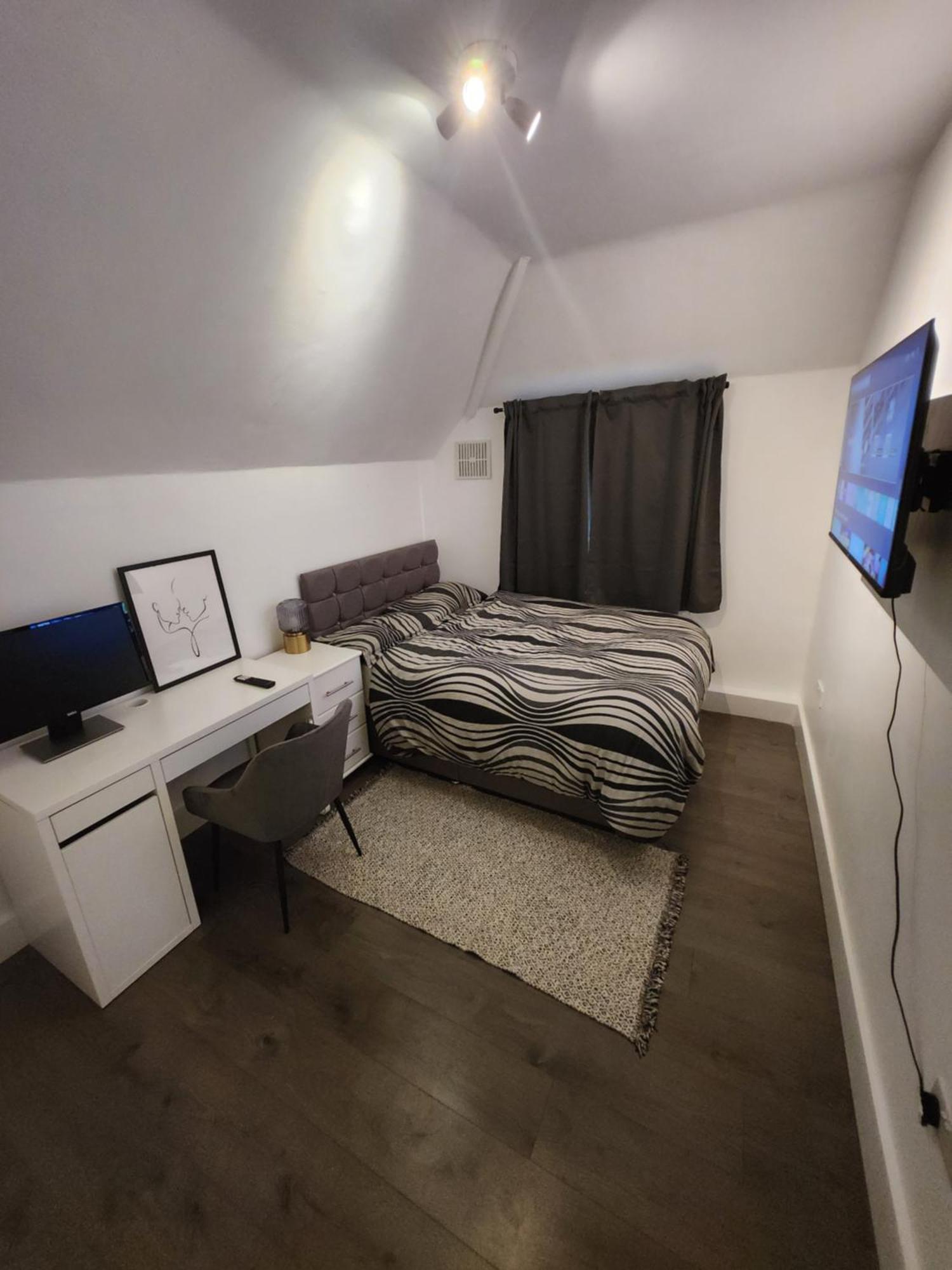 伦敦Flat With Work Station, Monitor, Smart Tv & Netflix公寓 外观 照片