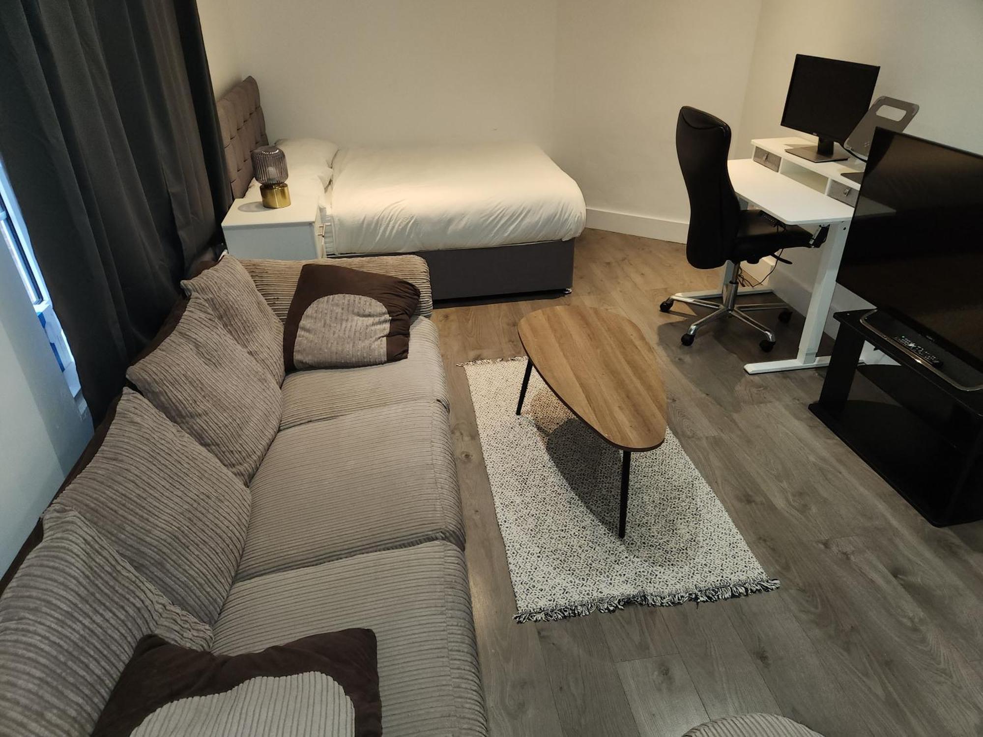 伦敦Flat With Work Station, Monitor, Smart Tv & Netflix公寓 外观 照片