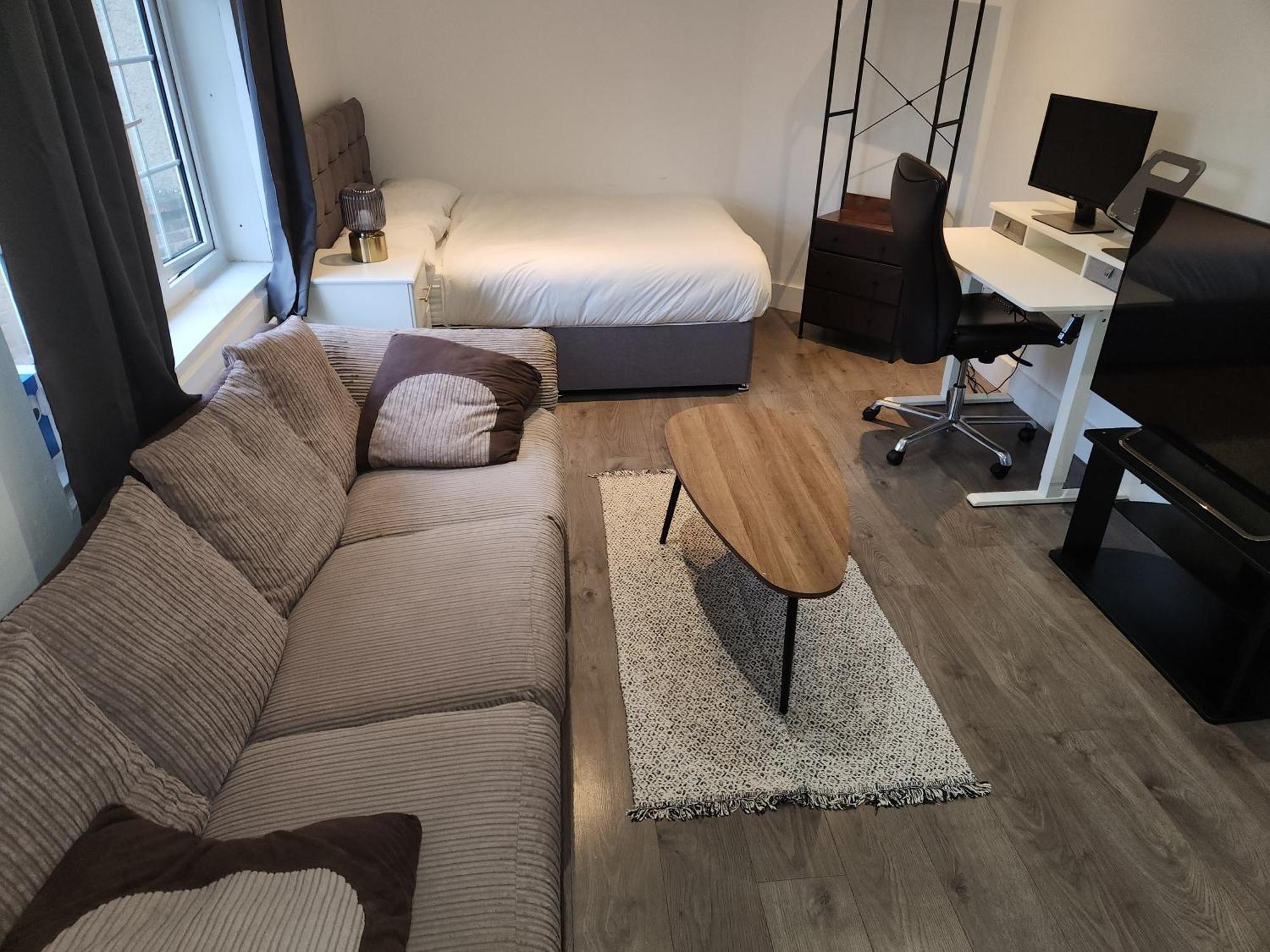 伦敦Flat With Work Station, Monitor, Smart Tv & Netflix公寓 外观 照片